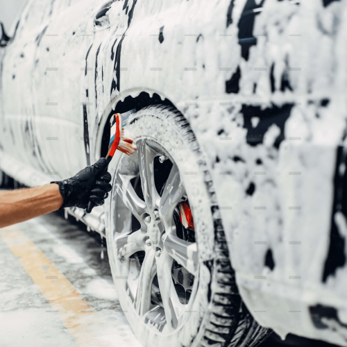 demo-attachment-2654-op_carwash-service-washing-of-wheels-with-brush-8B9GJL5-scaled